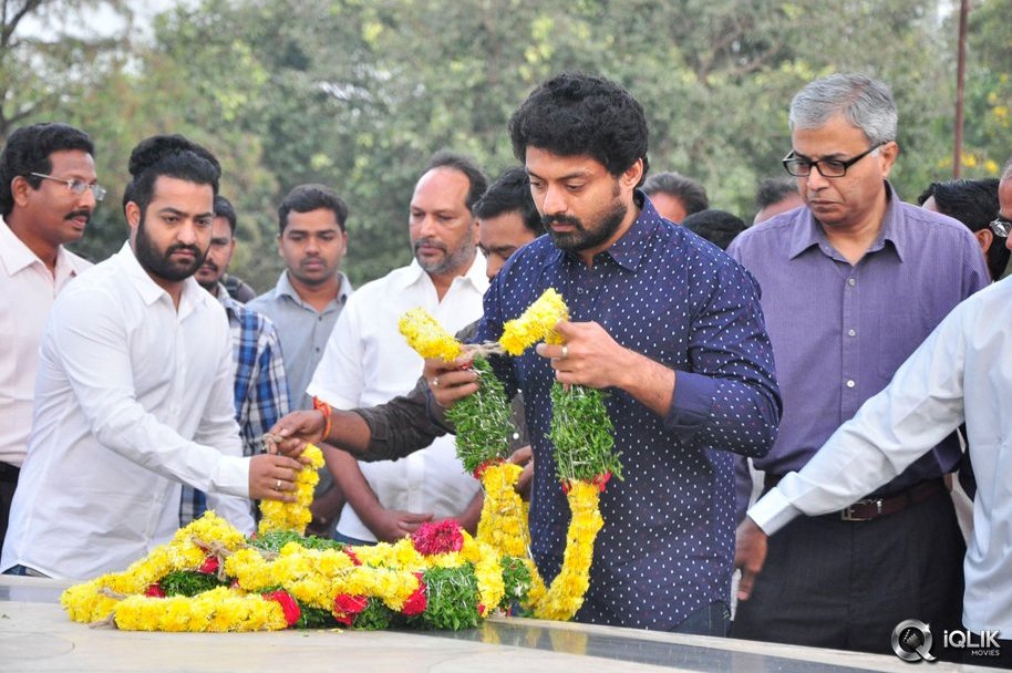 NTR-Family-Visit-to-NTR-Ghat-2016